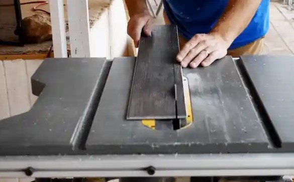 Can You Cut Vinyl Flooring With A Table Saw
