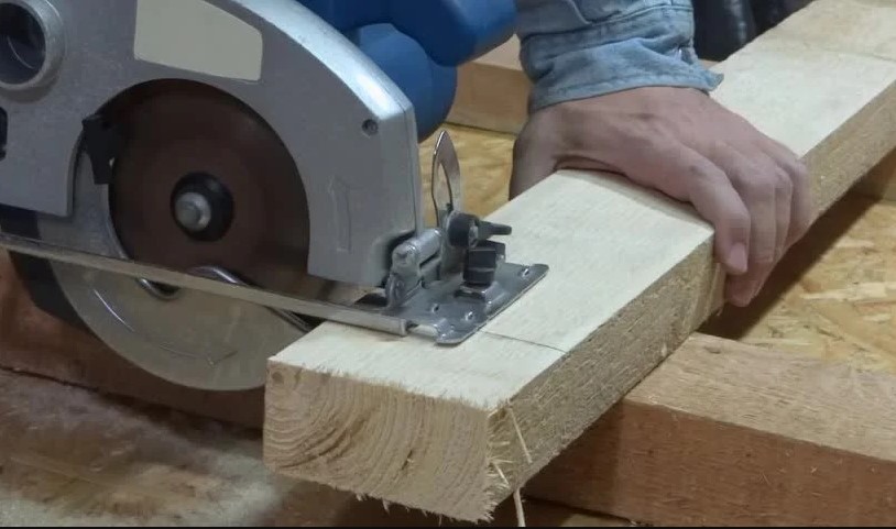 How Many Watts Does A Miter Saw Use